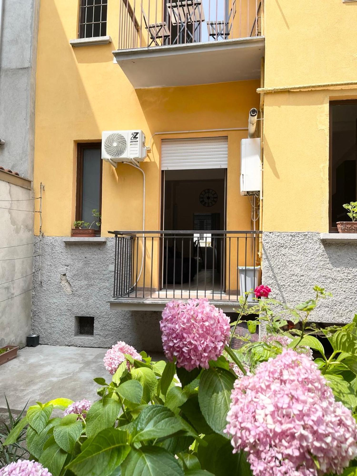 Ampio Bilocale Zona Navigli Apartment Милано Екстериор снимка